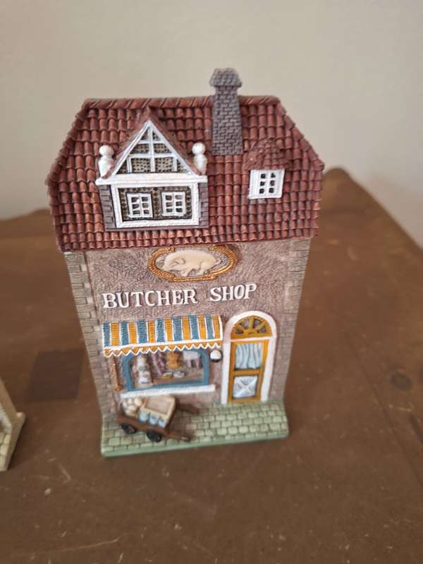 2 LILLIPUT  LANE VILLAGE SHOPS FISH MARKET AND BUTCHER SHOP